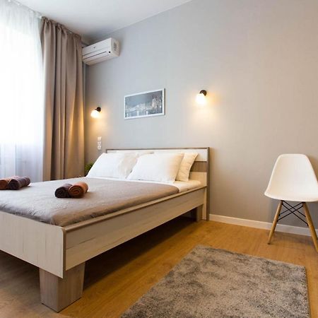 Modern Studio, Metro Yaroslava Mudroho And Universytet - Chernyshevska Str 95-2 คาร์คิฟ ภายนอก รูปภาพ